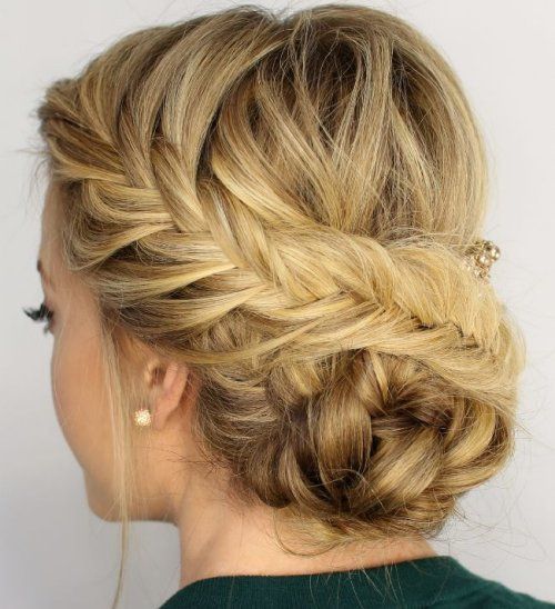 Una trenza completamente recogida