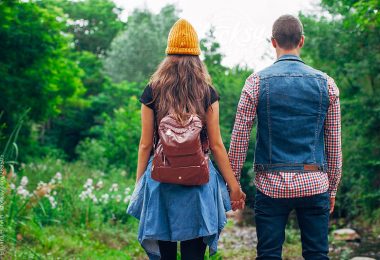 Pareja que se conoce a través de internet
