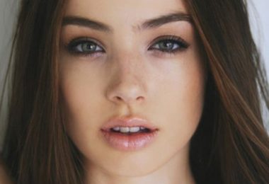 Chica muestra tips para consigue unos labios gruesos y carnosos
