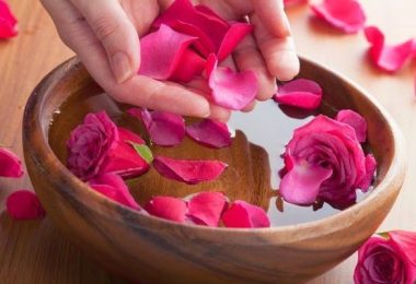 Conoce cuáles son los beneficios del agua de rosas