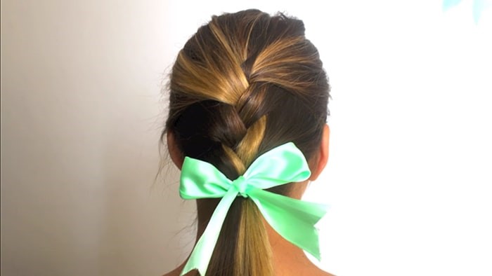 Peinado sencillo con lazo