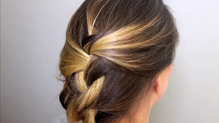 Peinado fácil de trenza suelta