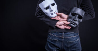 Personas que hablan mal a las espaldas de los demás
